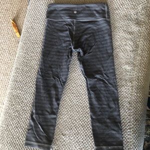 Black and gray lululemon crops